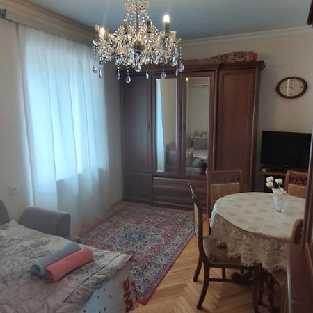 Budget One Room Apartment Баку Экстерьер фото